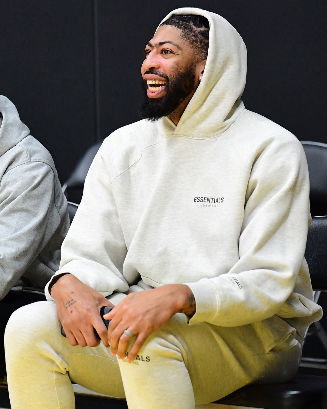 太狠了！浓眉哥在雄鹿比赛中战术调整今晨阿森纳调整名单以备欧联，拉齐奥外线爆发备战社区盾的简单介绍